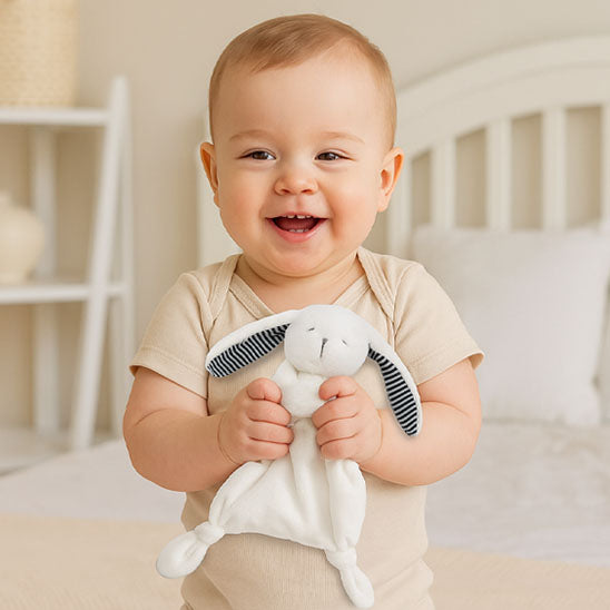 doudou lapin blanc bebe rire