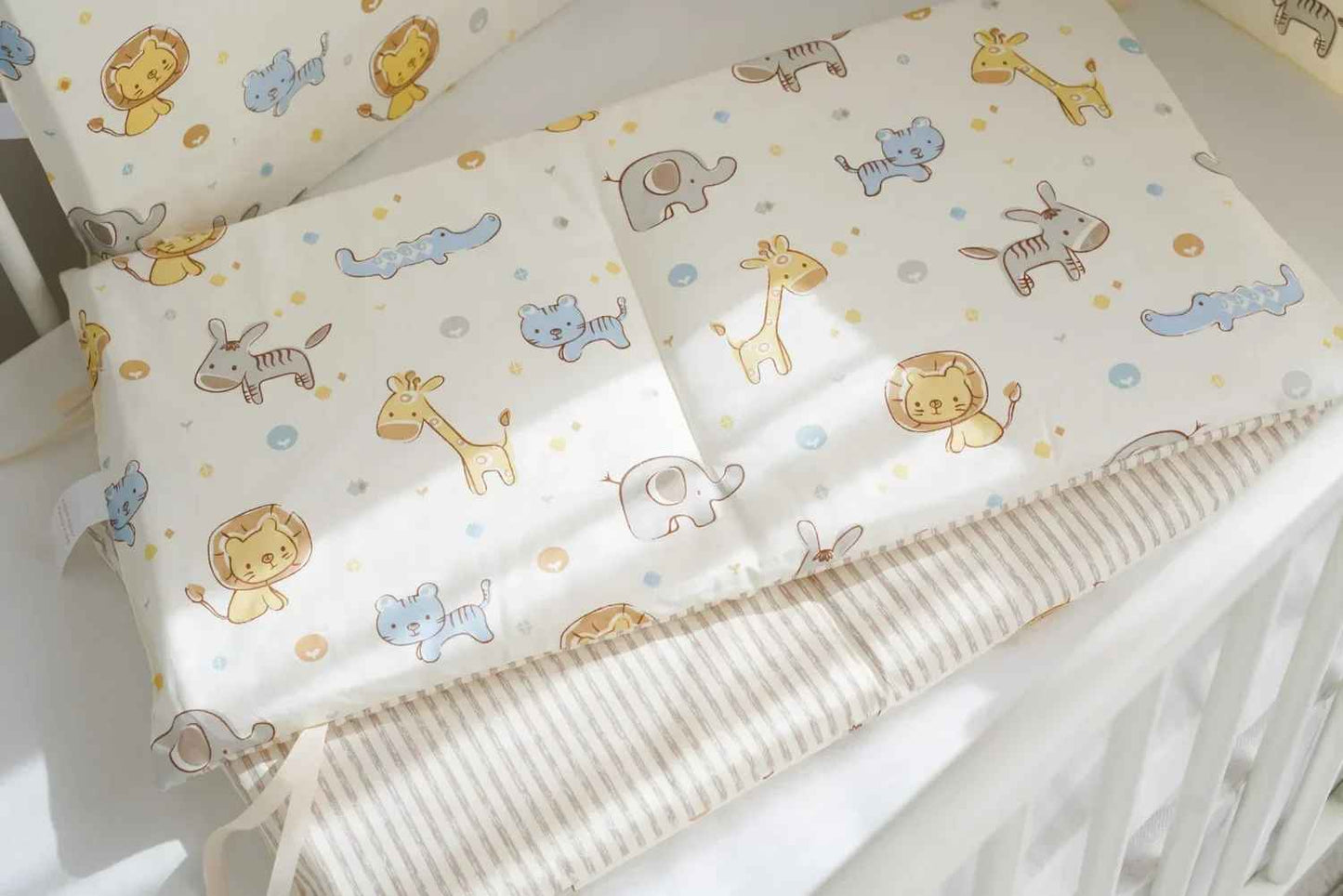 tour de lit bebe motifs animaux