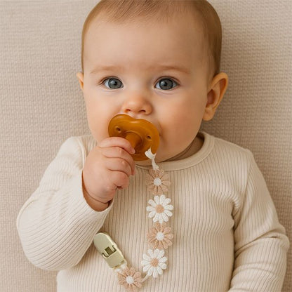 attache tetine bebe avec tetine a la bouche