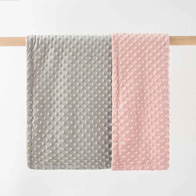 couverture bebe rose et grise presentation