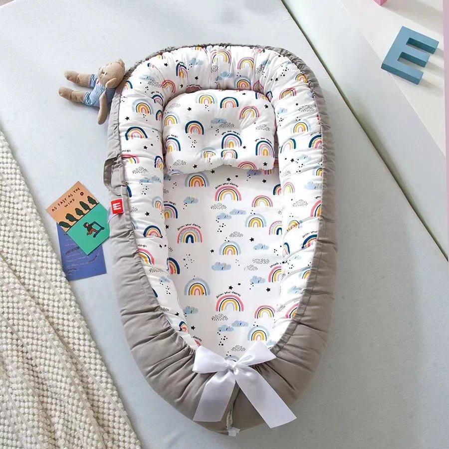 nid d'ange bebe arc en ciel gris