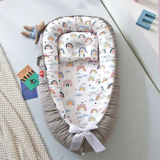 nid d'ange bebe arc en ciel gris