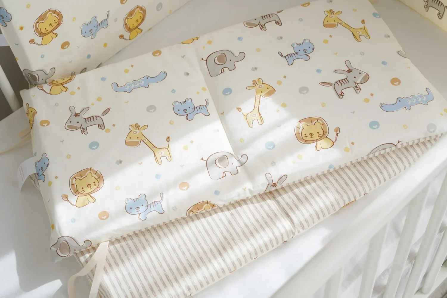 tour de lit bebe motifs animaux