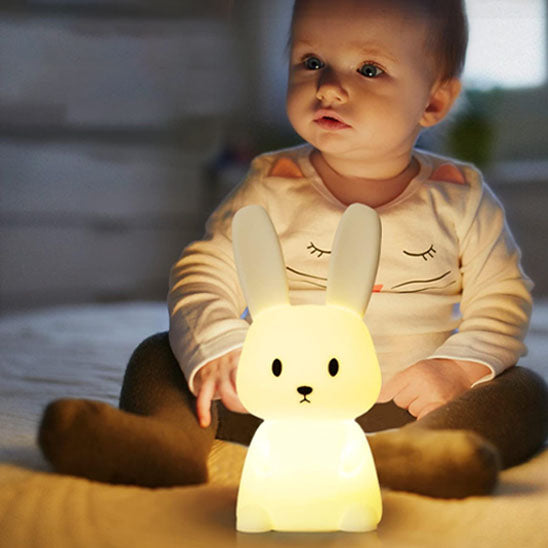 veilleuse bebe lapin bebe assis