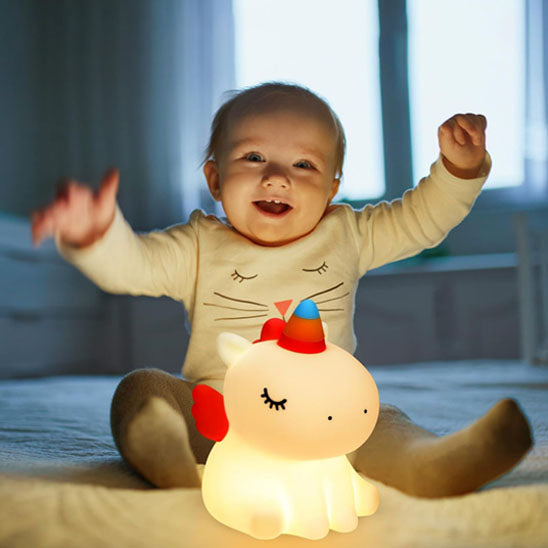 veilleuse bebe licorne enfant heureux