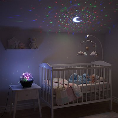 Veilleuse projection de lumière au plafond dans la chambre de bébé